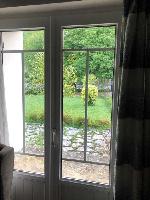 Moradia T4 com jardim, garagem e excelente localização em Cantanhede