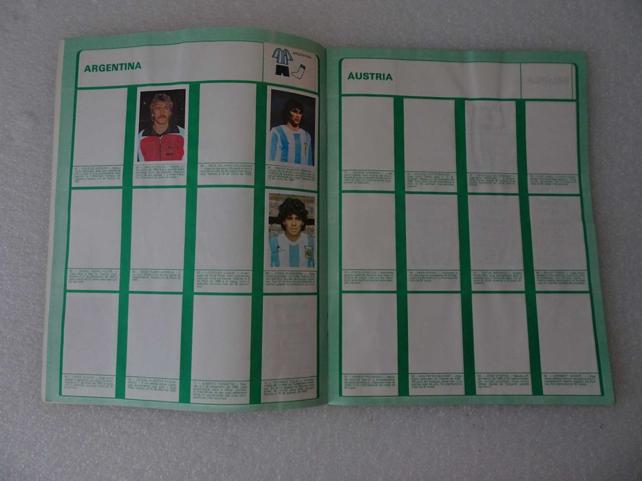 Caderneta de cromos de futebol Mundial de Futebol 82 Disvenda (tem 71)