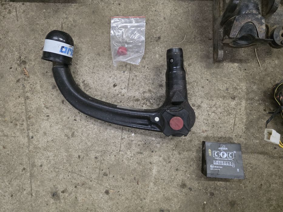 Oryginalny hak wpinany BMW E90 E91 E92 E93 Oris Wypinany Belka Kula Moduł Kluczyk Wiązka
