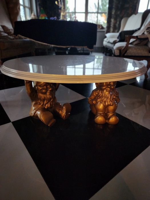 Stolik, ława Kartell Gnomes Attila, owalny lakierowany blat.