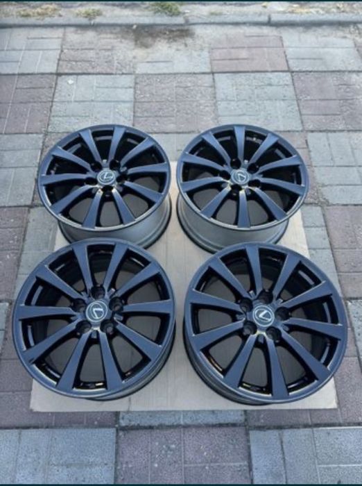 Диски  с шинами R17 на Toyota/Lexus