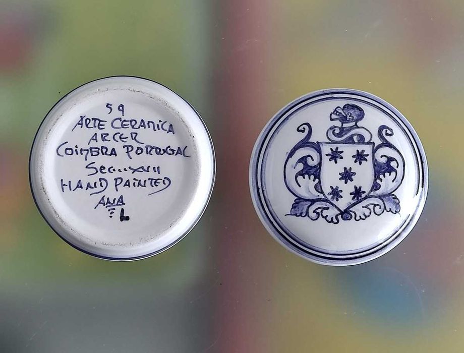Caixa circular guarda jóias cerâmica réplica séc. XVII pintada à mão