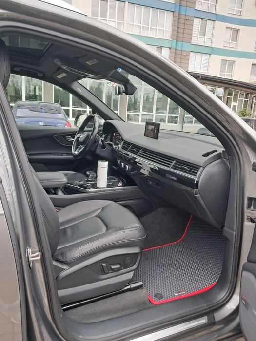 Продам свою Audi Q7