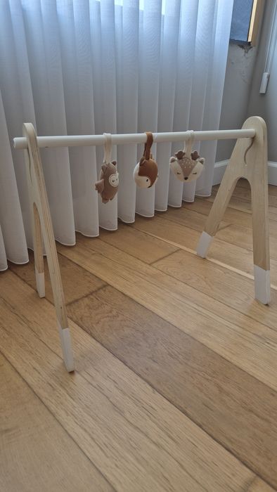 Arco ginásio madeira animais