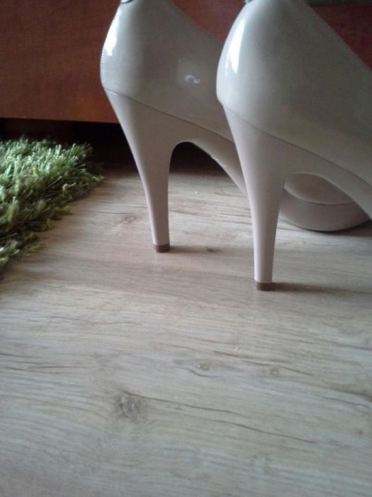 Buty damskie ecru rozm. 39,5