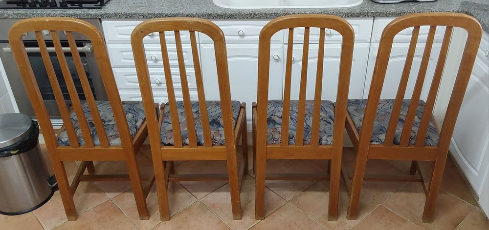 QUATRO CADEIRAS DE MESA DE JANTAR.Casa,Sala,Restaurante,Cozinha,Quarto