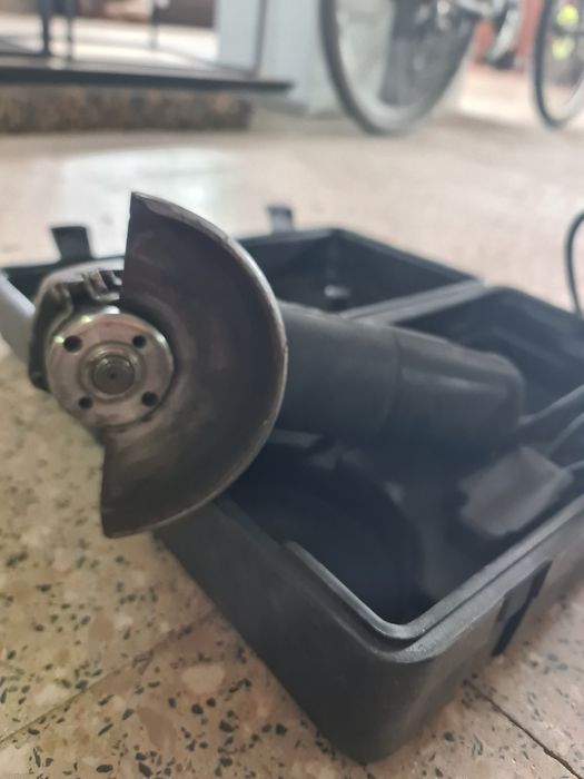 Rebarbadora AEG  com caixa