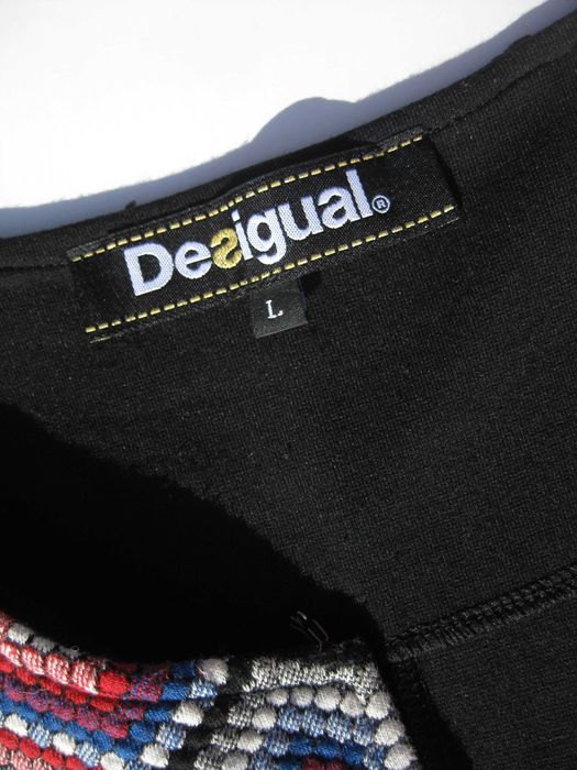Яркое платье с принтом абстракция эффект вышивки Desigual L