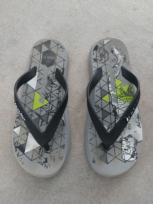 CHINELOS de dedo de criança, como novos.