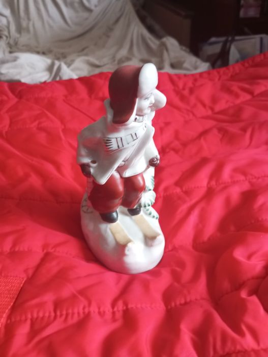Статуэтка фарфоровая Лыжник 1950-е СССР