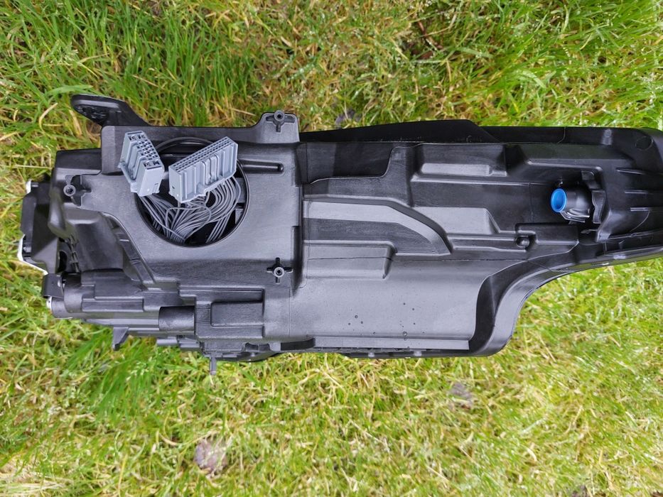 Otica esquerda volvo v60 2022