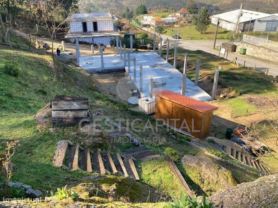 Oportunidade de Investimento: Moradia já com  Estrutura em Soalhães –