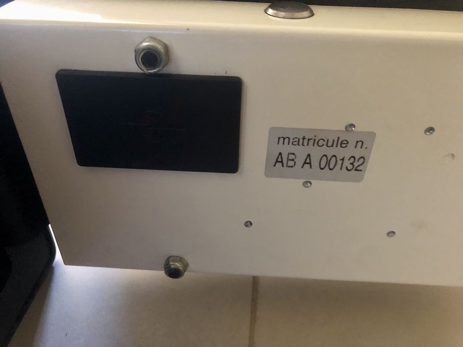 Cofre preto metal um pouco pesado com codico