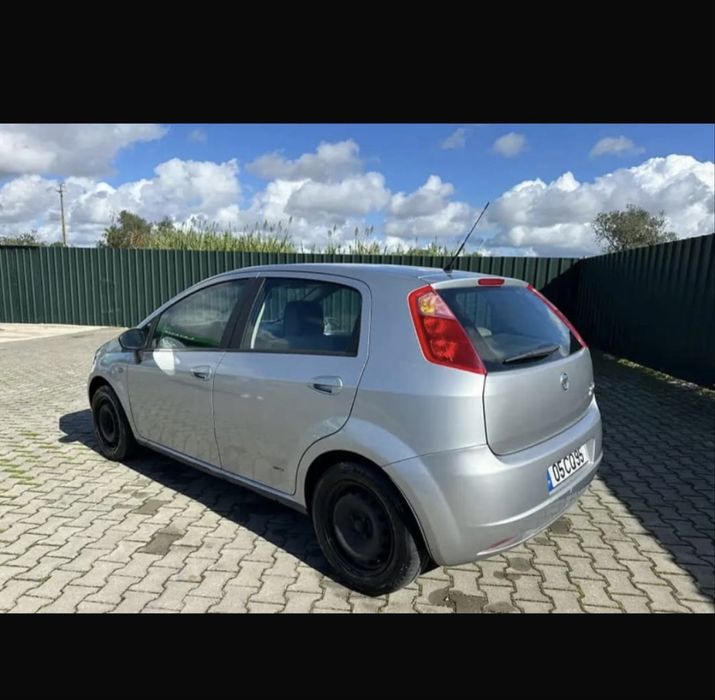 Um carro pronto a andar