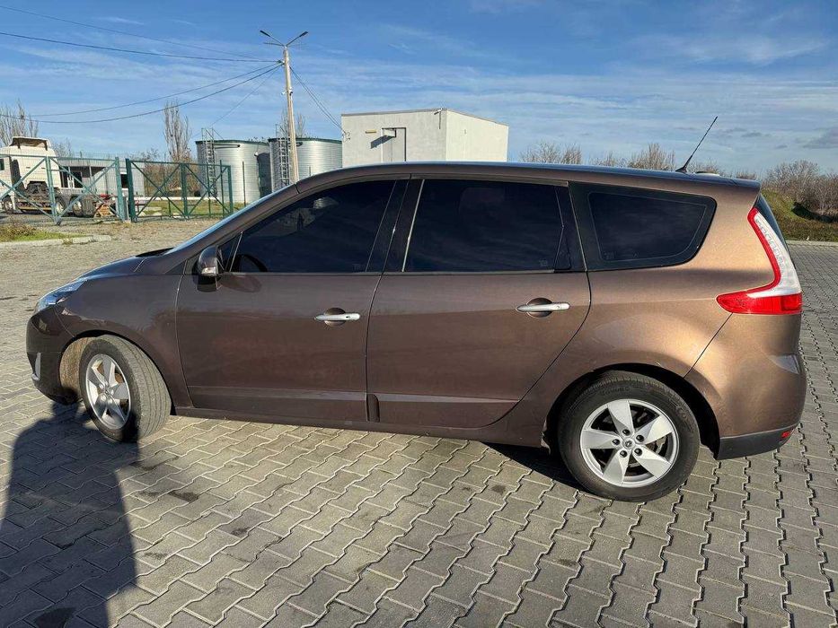 Renault Grand Scénic 3 2010 год 2.0 бензин