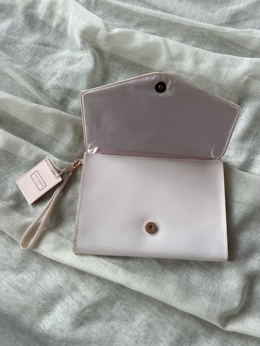 Новий клатч із бульдожками від Ted Baker