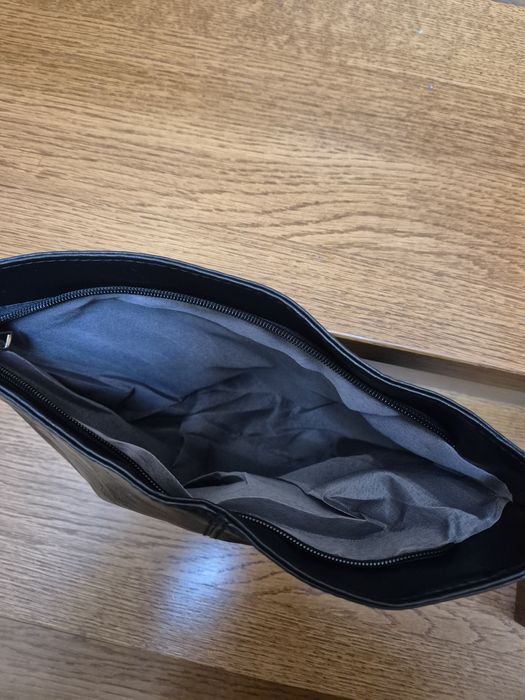 Torebka czarna z paskiem w stylu boho