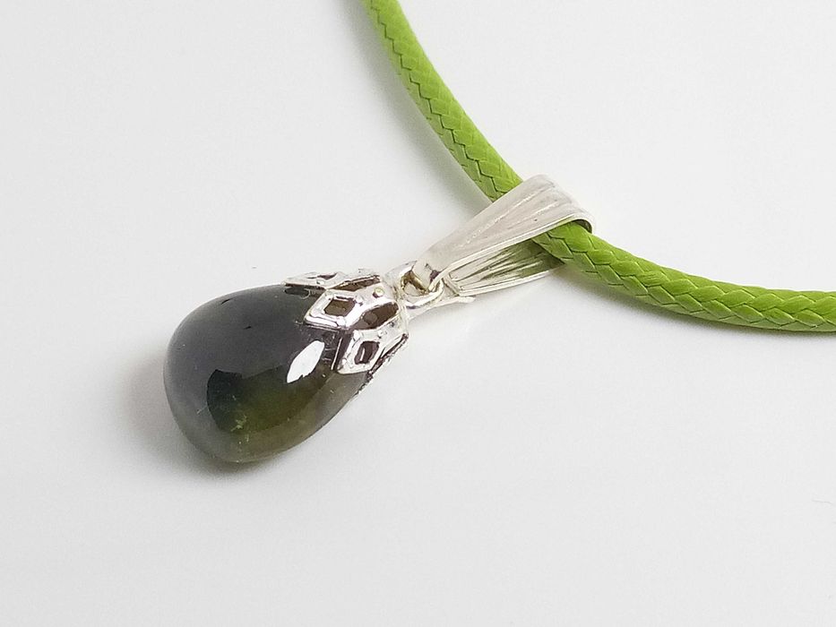 Safira bicolor de 8,5 quilates, pingente de clipe de prata esterlina