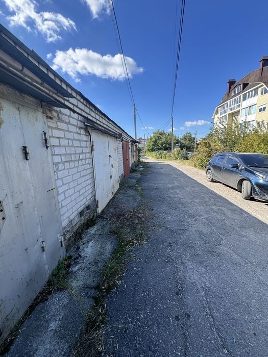 Продам капітальний великий гараж в центрі міста на Богдана Хмельницького
