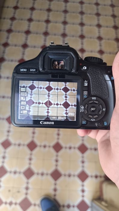 Máquina fotográfica Canon 550D com 5 baterias e lente a funcionar correctamente