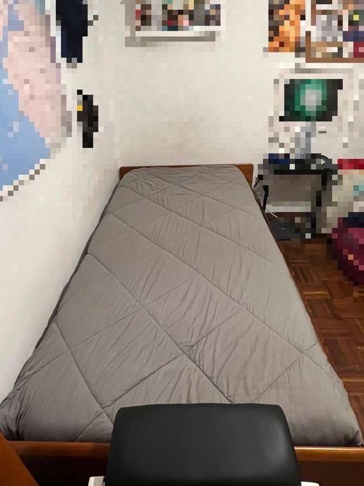 Cama solteiro com gavetão-cama.
