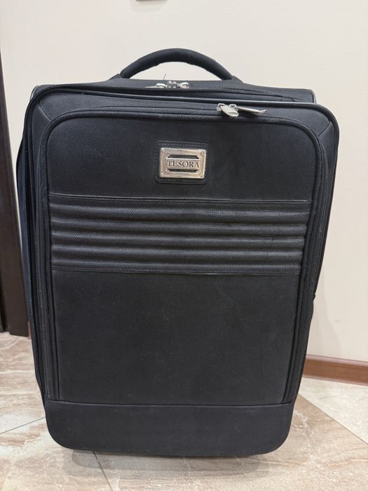 Чемодан Tesora середнього розміру