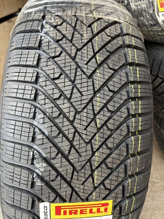 235/50 i 255/45 R19 Pirelli Cinturato Winter WTC2 art.(2696)