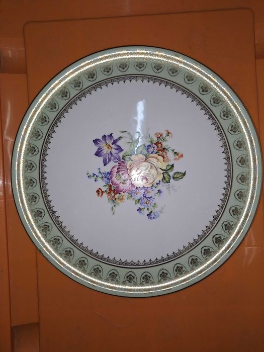 Lindo prato raso de porcelana de Limoges