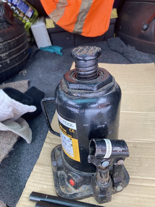 автомобільний домкрат вантажний 5-20тон