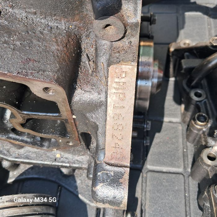 Запчастини Wolwagen  пасат б6 блок БМР