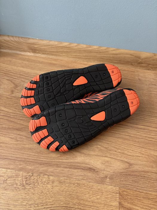 Buty to wody pływania 43