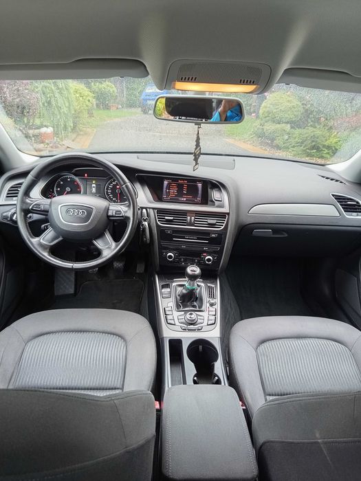 Audi A4 B8 2.0tdi-143km-lift-ksenon-hak-navi-sprowadzony!