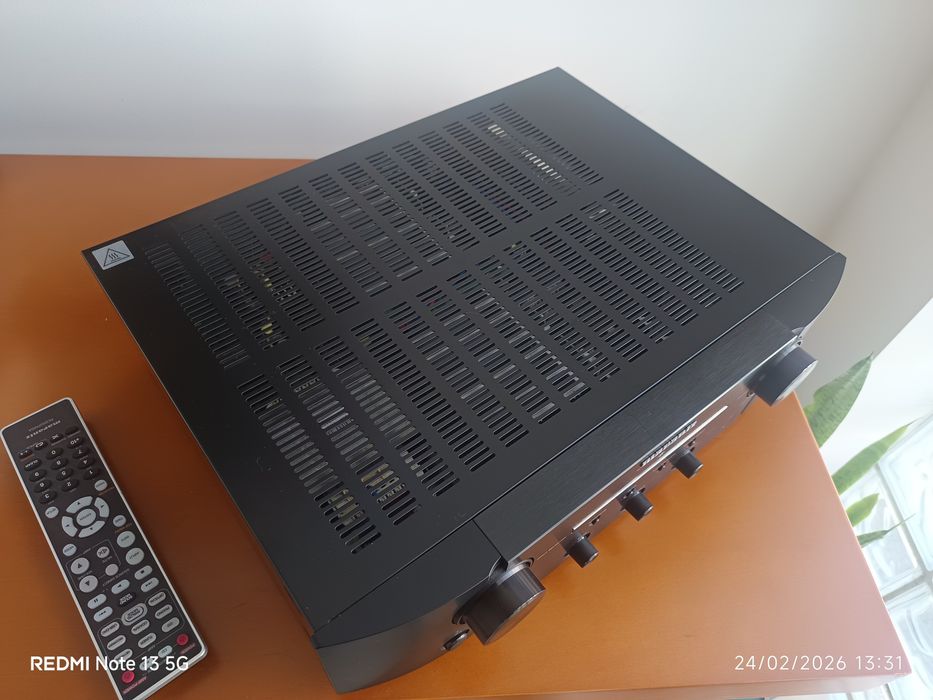 Amplificador stereo Marantz PM 7005 com comando