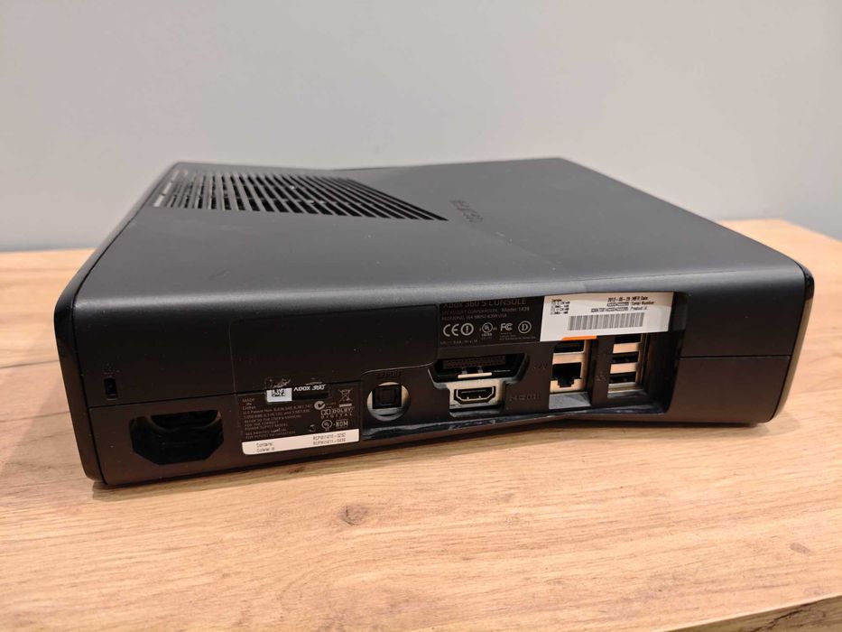 XBOX 360 Slim - uszkodzony
