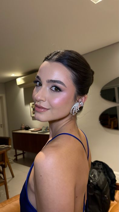 Maquilhagem e Penteado