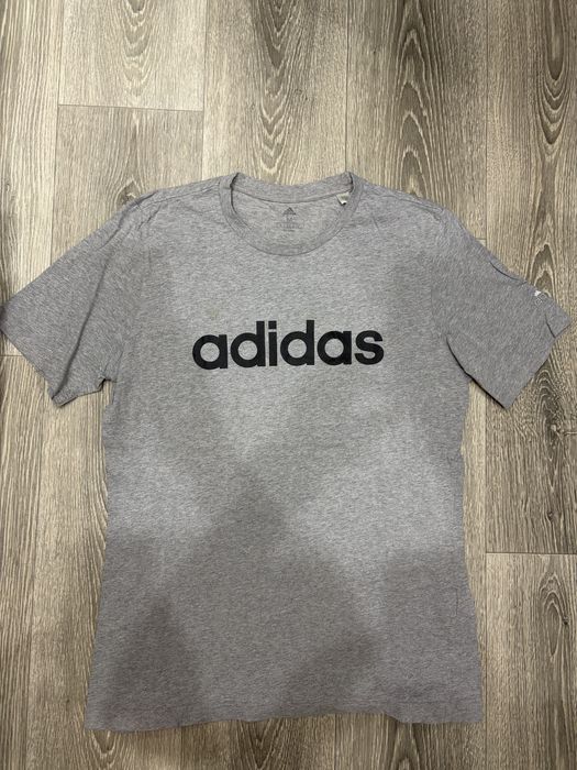 Футболка Adidas original у розмірі М , в сірому кольорі