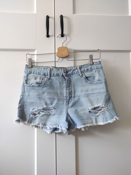 Szorty jeansowe Forever21 z dziurami