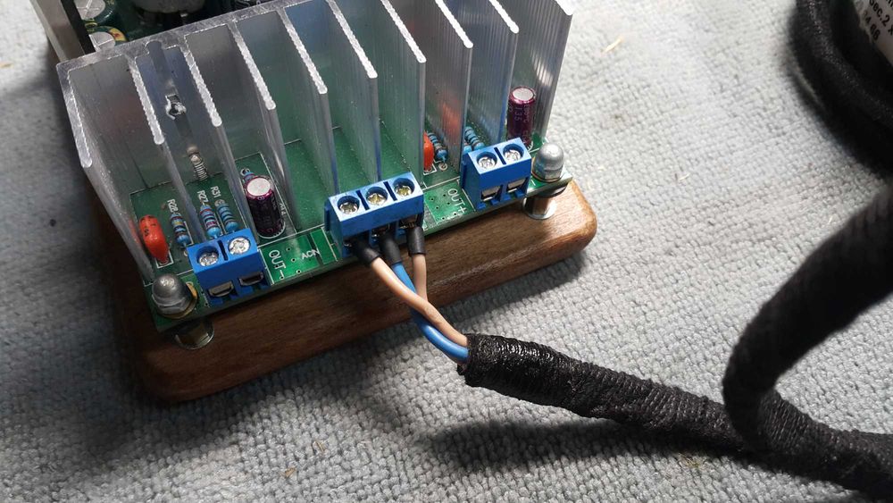 Wzmacniacz stereo hybrydowy