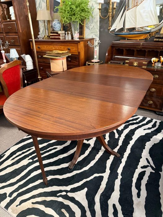 Mesa de Jantar Redonda Extensível em Mogno.