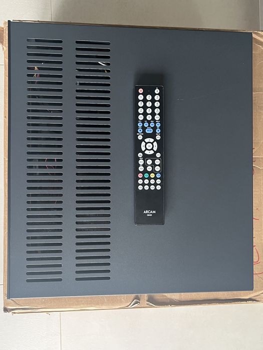 Arcam AVR750 amplituner