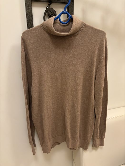 Bezowy karmelowy golf uniwersalny