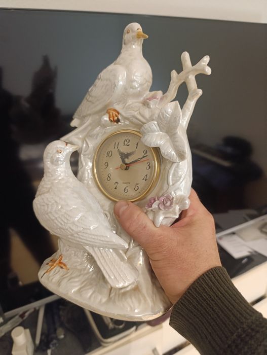 Фарфоровые голуби,часы.