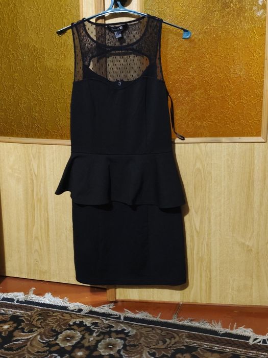 Чорна сукня з сіткою