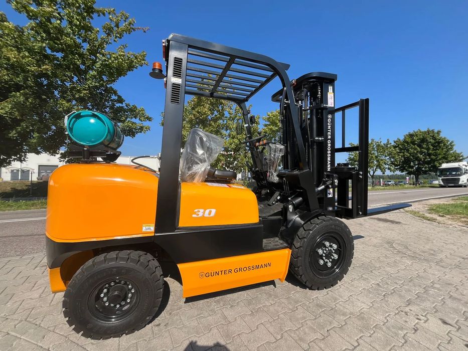 Günter Grossmann Gazowy Wózek widłowy 3T 3M Maszt Duplex  Wózek widłowy Gunter Grossmann LPG 3 T duplex. Silnik Kubota