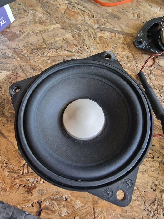 Bmw głośnik harman kardon seria f