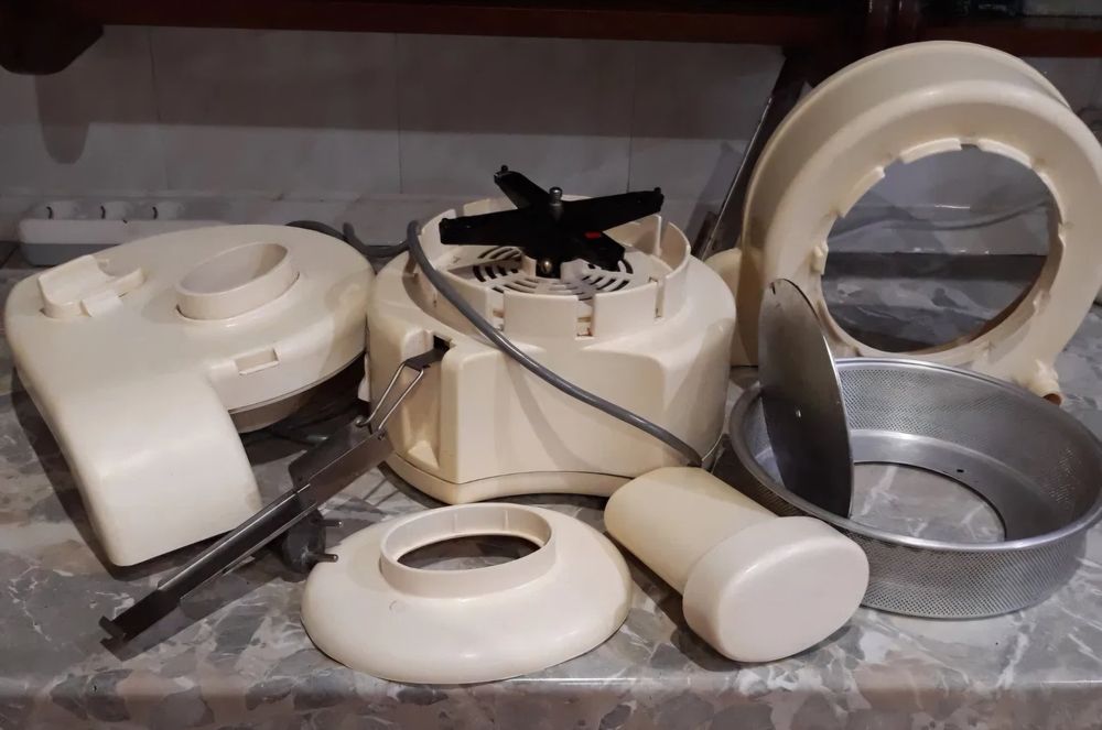 Продам электрические соковыжималки.