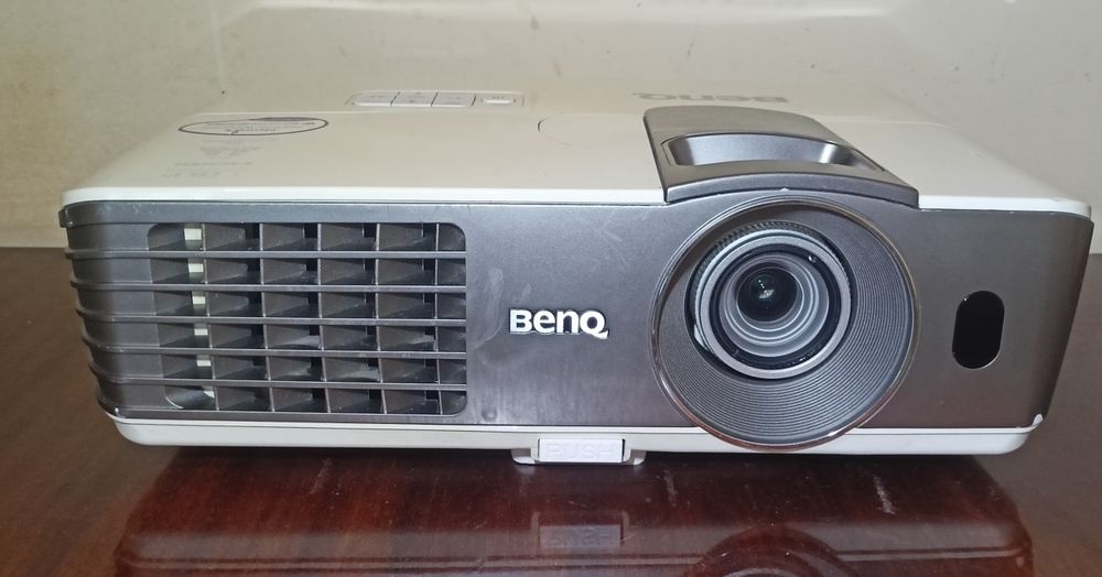 Продам проектор BENQ