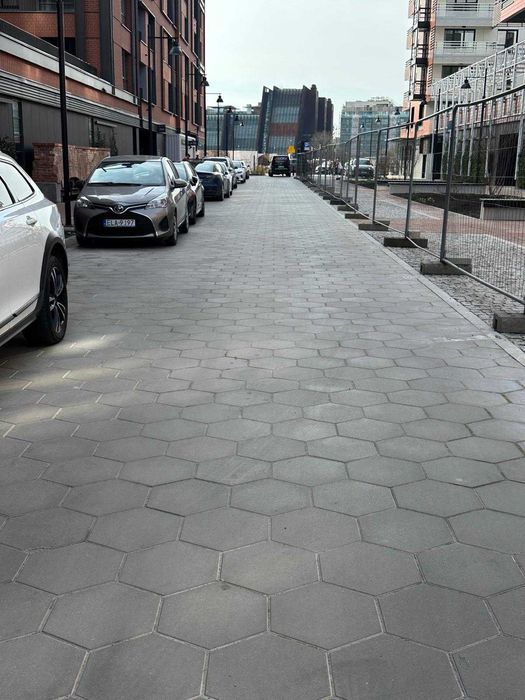 Trylinka, Hexagon, Płyta Drogowa