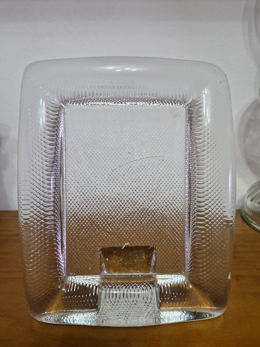 Moldura anos 50 em vidro muito pesado.