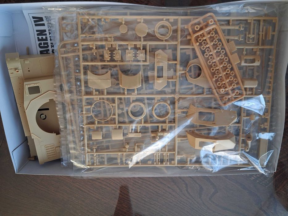 Nowy model do sklejania Panzer IV Ausf.H with Armor